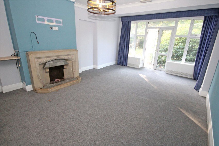 House in New Milton, England 3 - 18025865