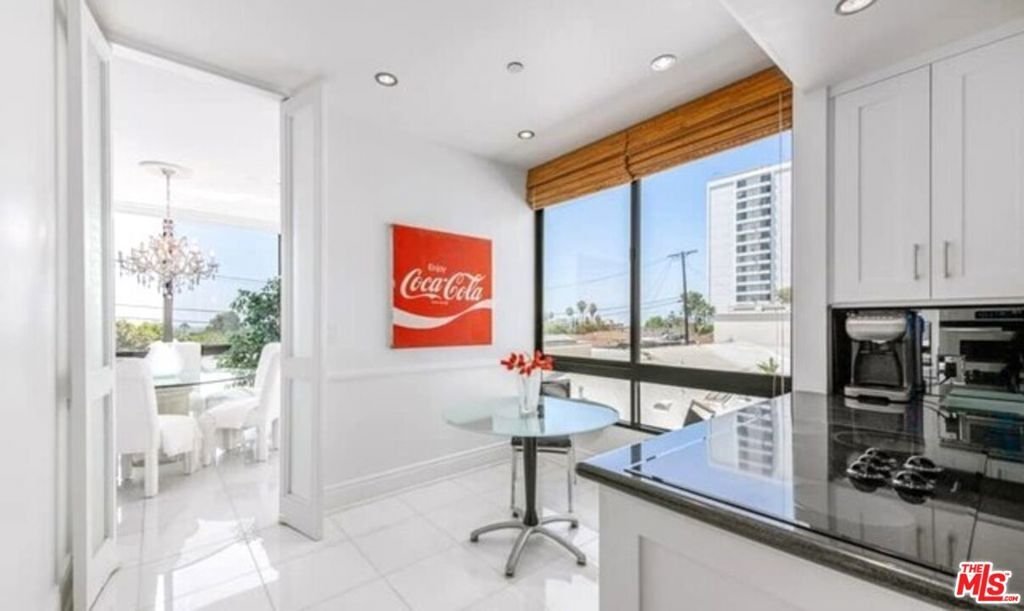 Condo in Los Angeles, California, United States 5 - 18028736