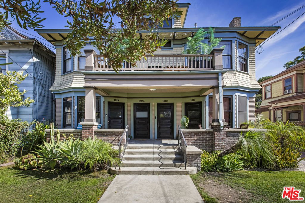 Los Angeles, California, United States 2 - 18028711