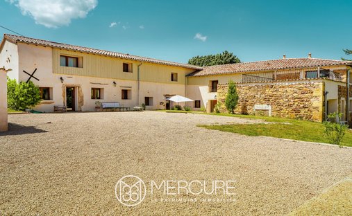 Estate in Chanes, Bourgogne – Franche-Comté, France 1