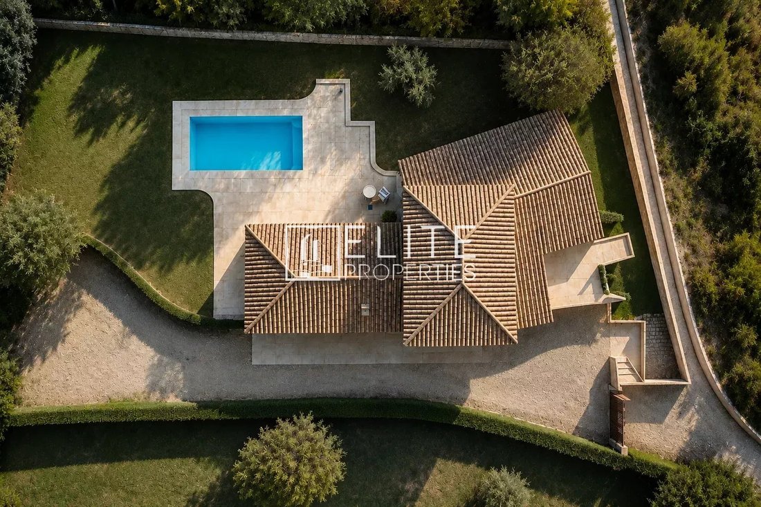 Villa in Grasse, Provence-Alpes-Côte d'Azur, France 1 - 17726879