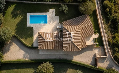 Villa in Grasse, Provence-Alpes-Côte d'Azur, France 1