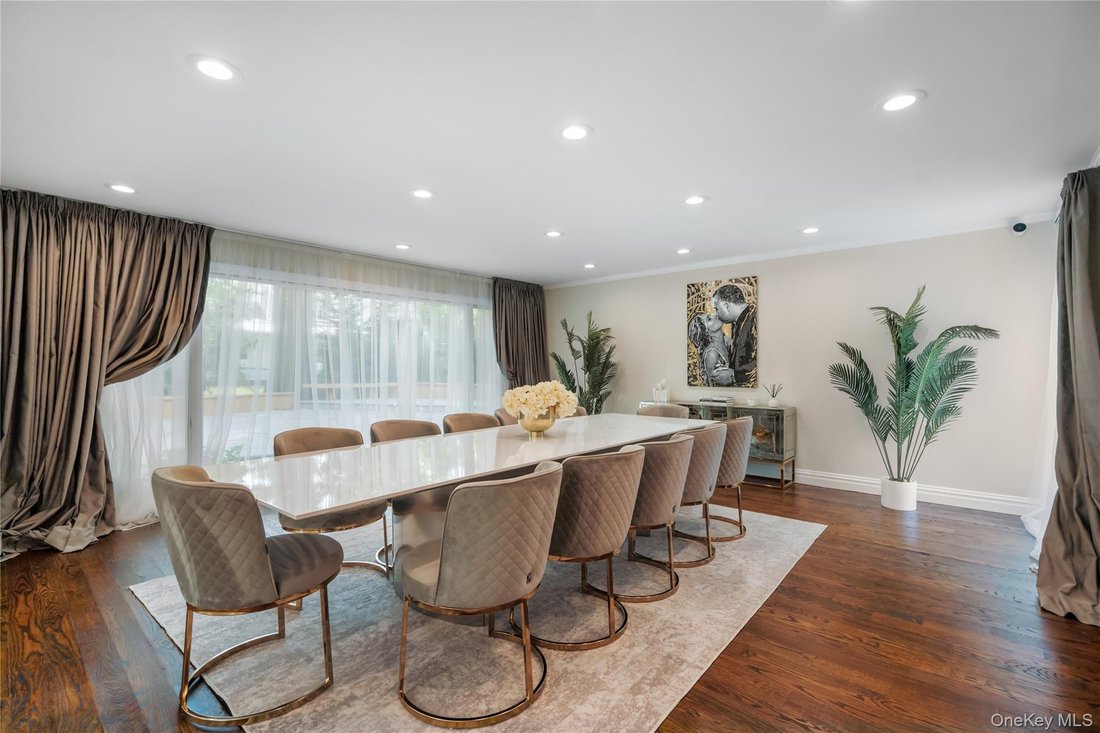 House in Great Neck, New York, United States 4 - 18030841