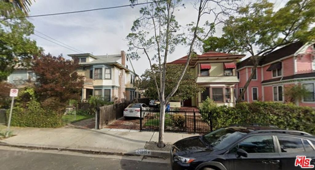 Los Angeles, California, United States 4 - 18028711