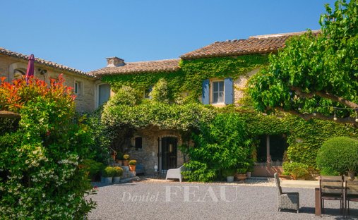 Country House in Ménerbes, Provence-Alpes-Côte d'Azur, France 1