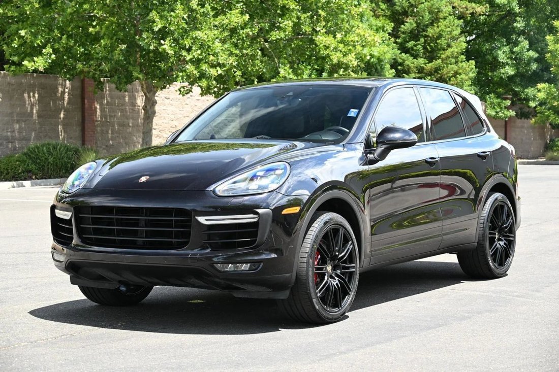 Suv in Sacramento, CA, United States 3 - 18032275