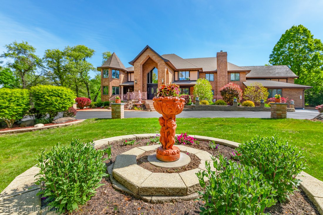 House in Crystal Lake, Illinois, United States 3 - 18030338