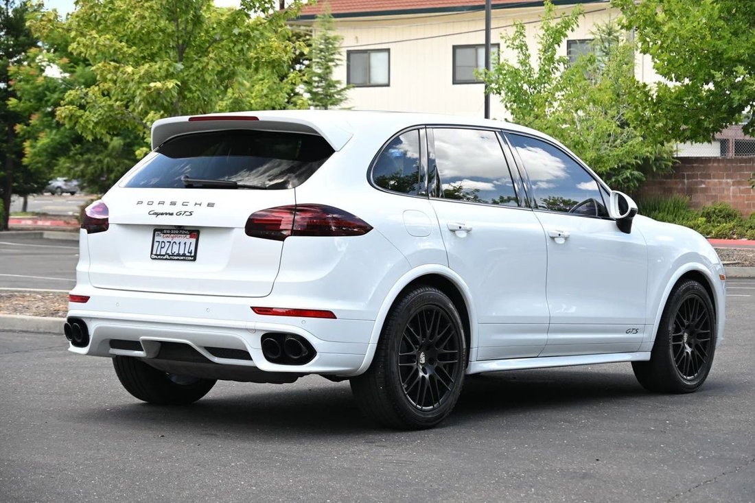 Suv in Sacramento, CA, United States 5 - 18032312