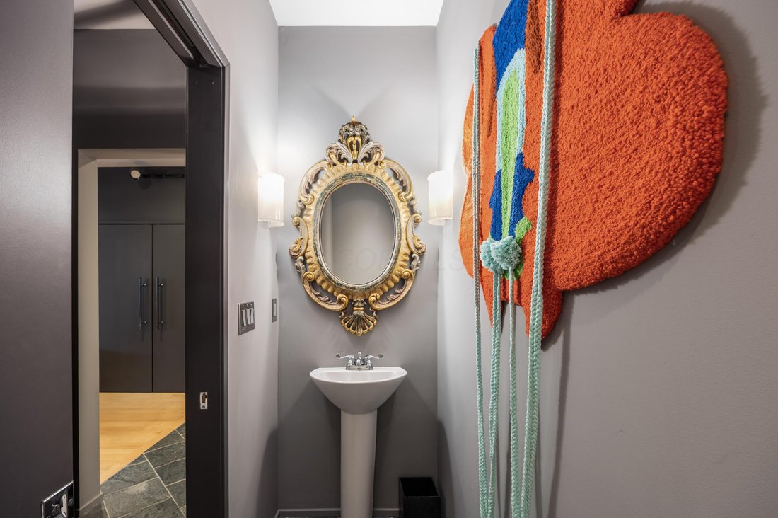 Condo in Columbus, Ohio, United States 5 - 16331445