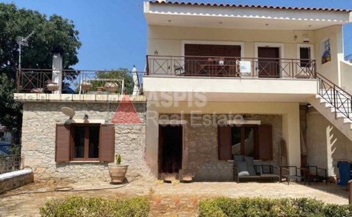 Condo in Agioi Theodoroi, Peloponnese, Western Greece and the Ionian, Greece 1