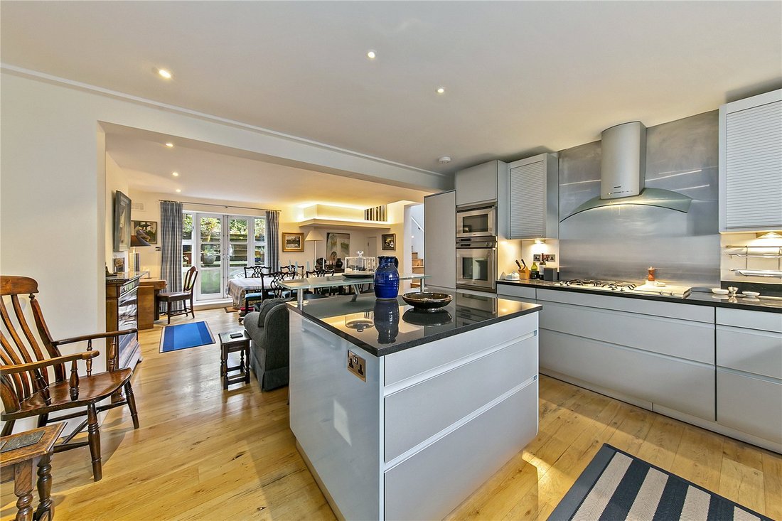 House in Richmond Upon Thames, England 5 - 18027347
