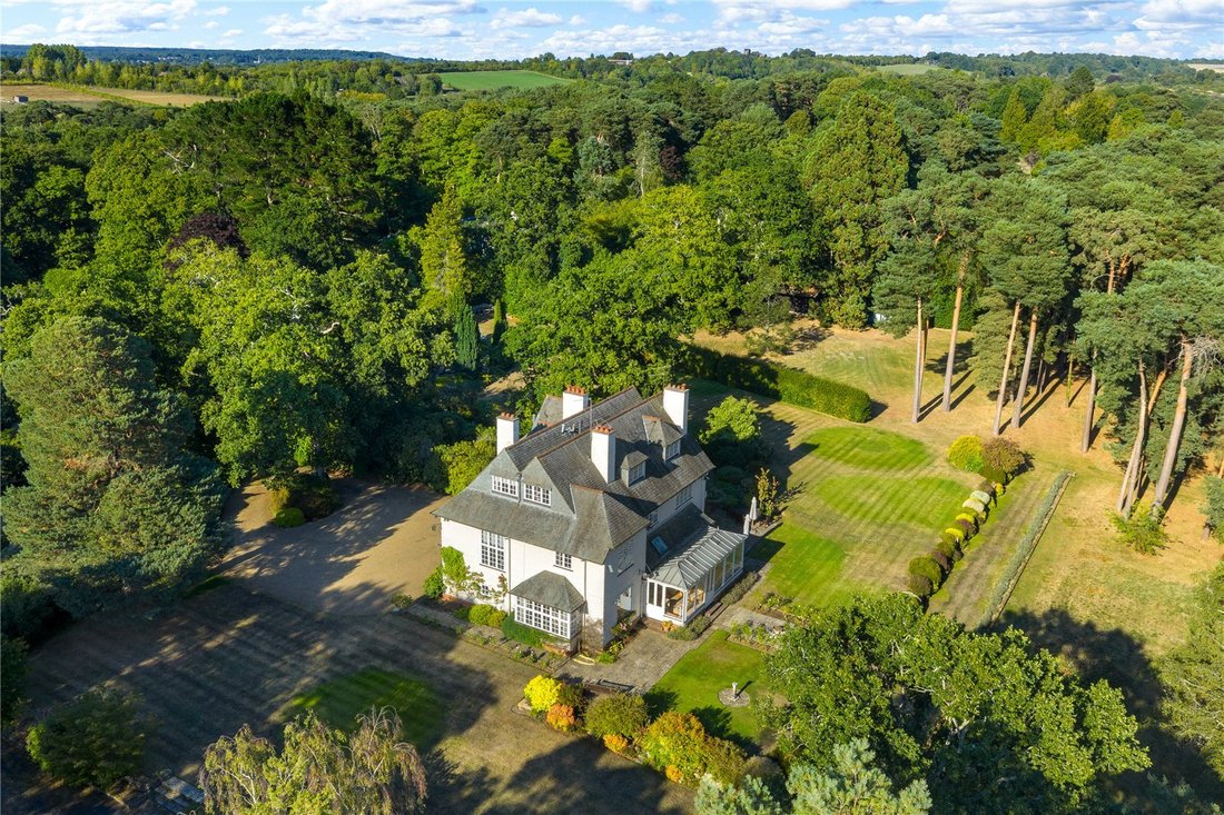 House in Guildford, England 1 - 18027354
