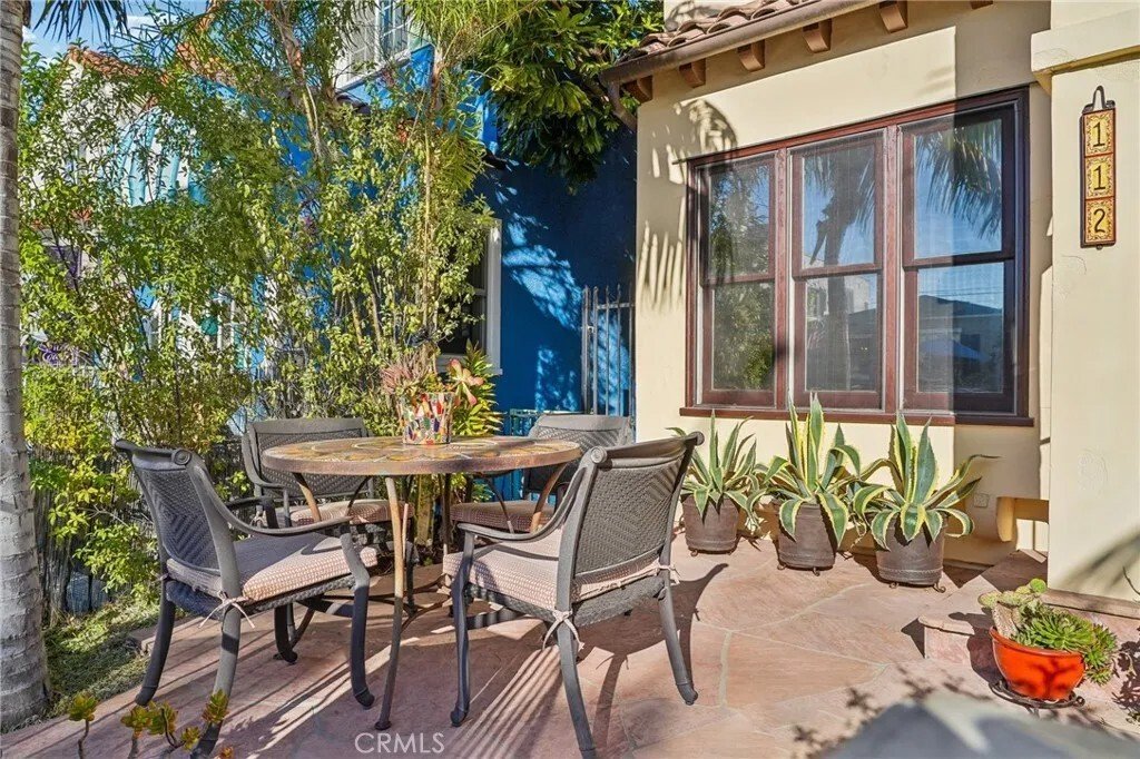 House in Signal Hill, California, United States 3 - 17802876