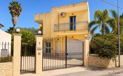 Villa in Fontane Bianche, Sicily, Italy 1