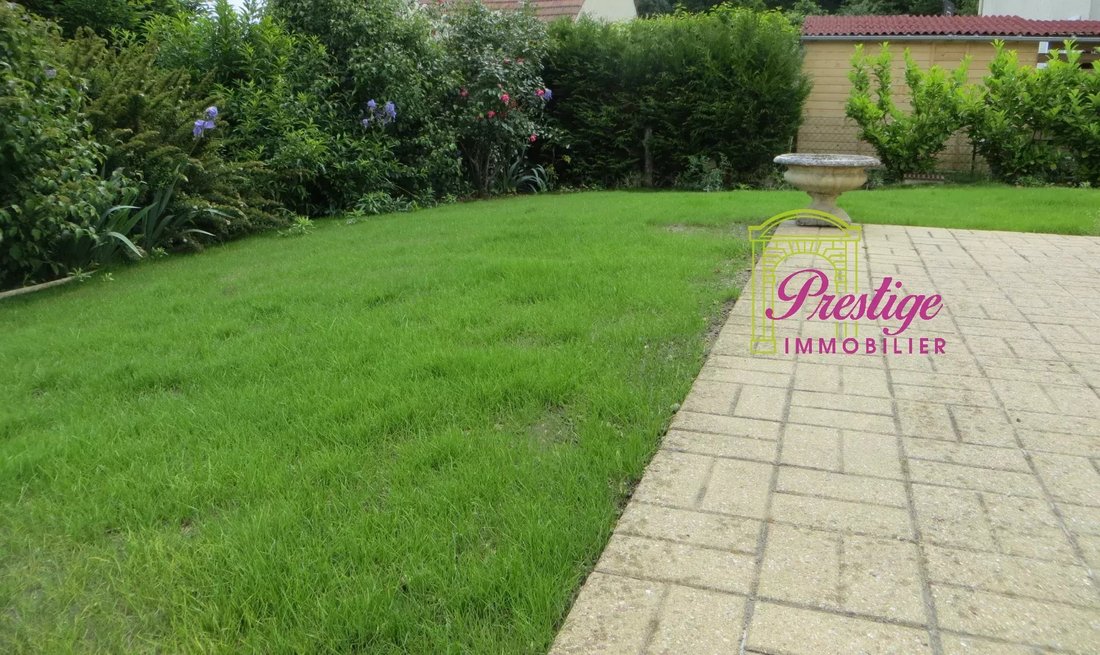 House in Sud, Le Mesnil-le-Roi, France 3 - 18027256