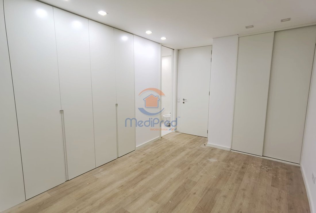Apartment in Santo António dos Cavaleiros, Lisbon, Portugal 4 - 18027636