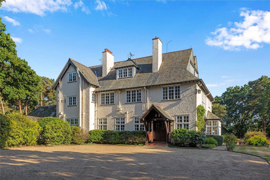 House in Guildford, England 2 - 18027354