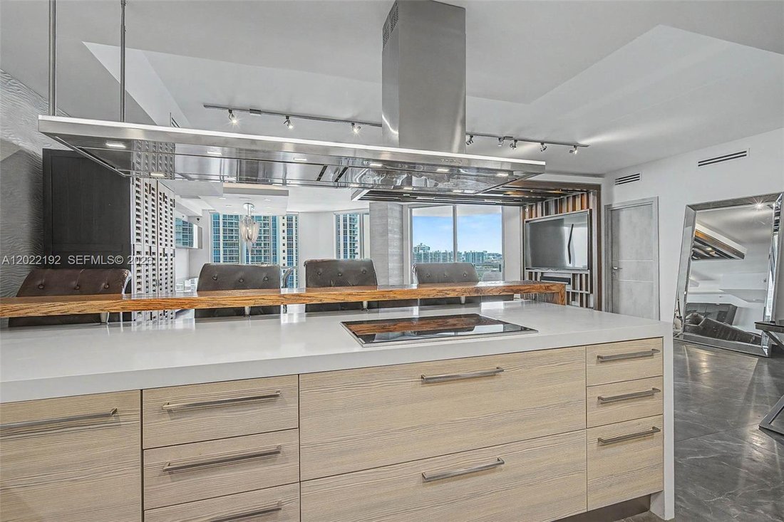 Condo in North Miami Beach, Florida, United States 3 - 18029230