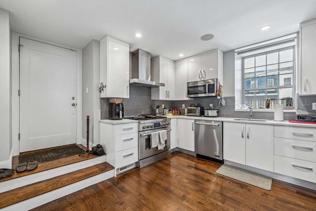 Condo in Boston, Massachusetts, United States 3 - 18032417