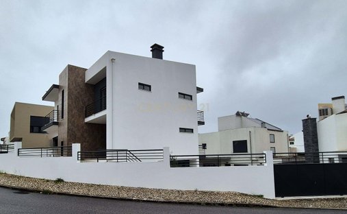 Villa in Laranjeiro e Feijo, Setubal, Portugal 1