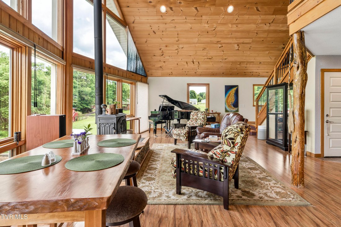 House in Erwin, Tennessee, United States 3 - 18025872
