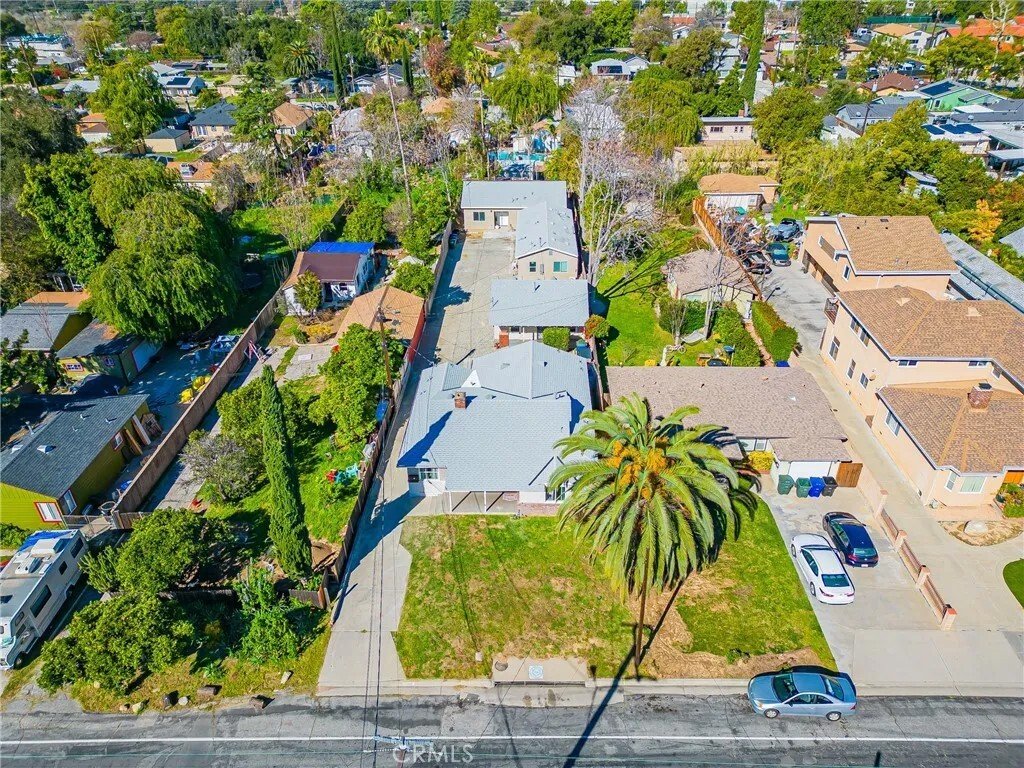 Altadena, California, United States 1 - 18030021