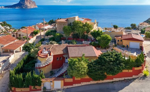 Chalet in Calp / Calpe, Valencian Community, Spain 1