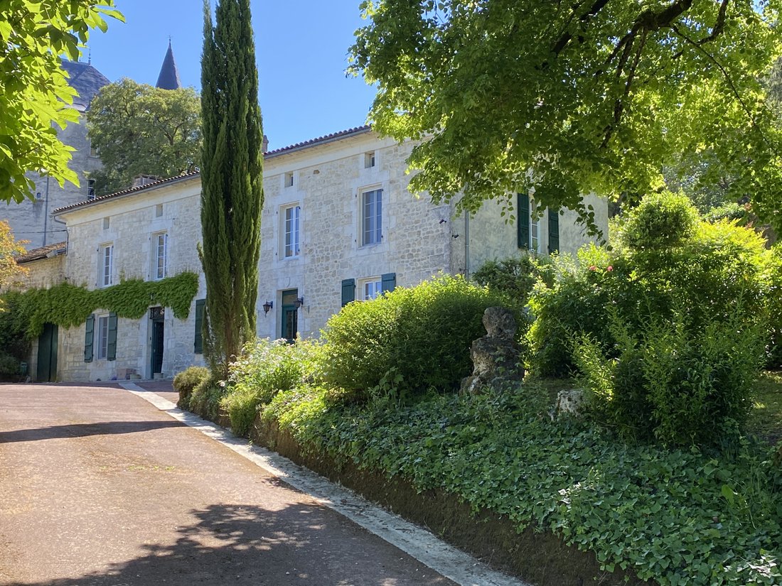 House in Roullet-Saint-Estephe, Nouvelle-Aquitaine, France 1 - 18026245
