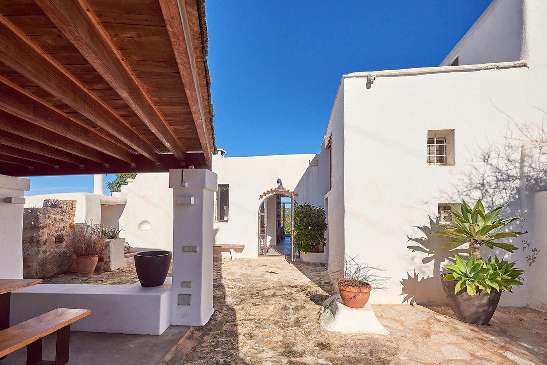 Finca in Sant Rafel de sa Creu, Sant Antoni de Portmany, Balearic Islands 2 - 18027025