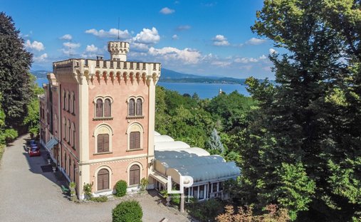 Villa in Lesa, Piedmont, Italy 1
