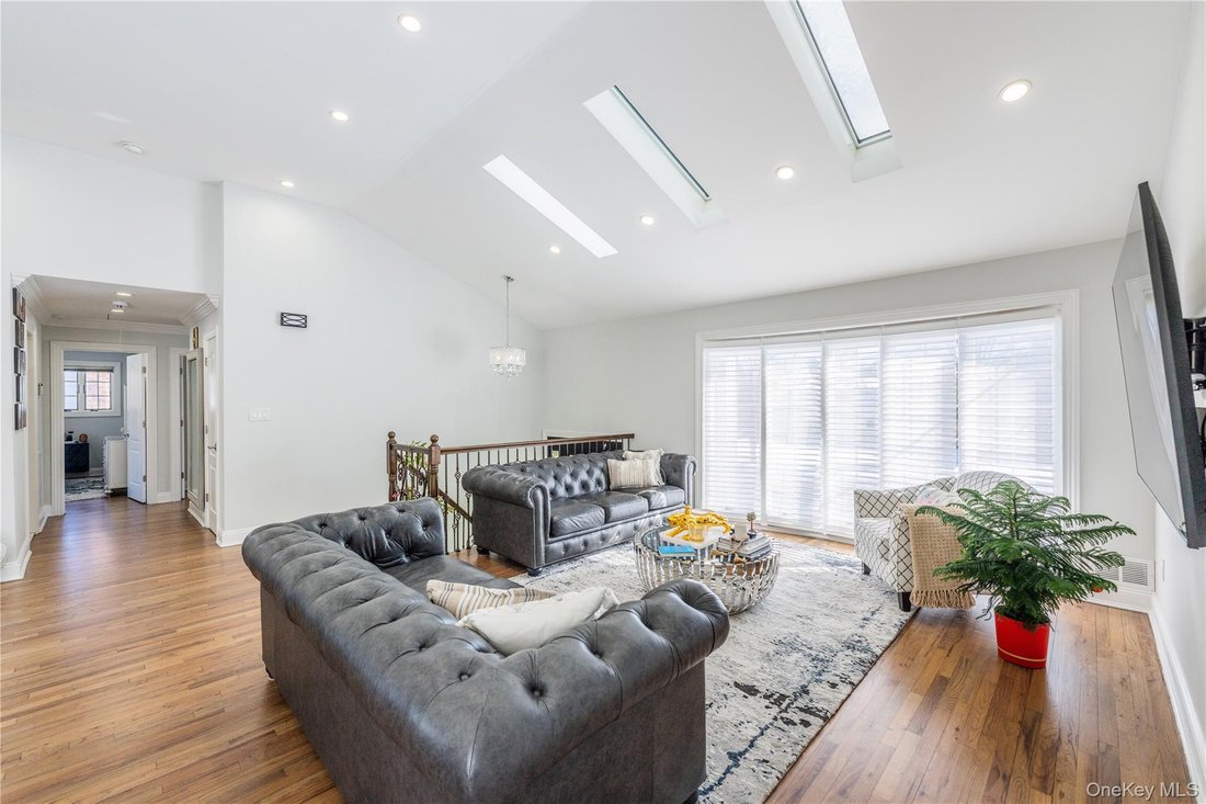 House in New Hyde Park, New York, United States 3 - 18026352