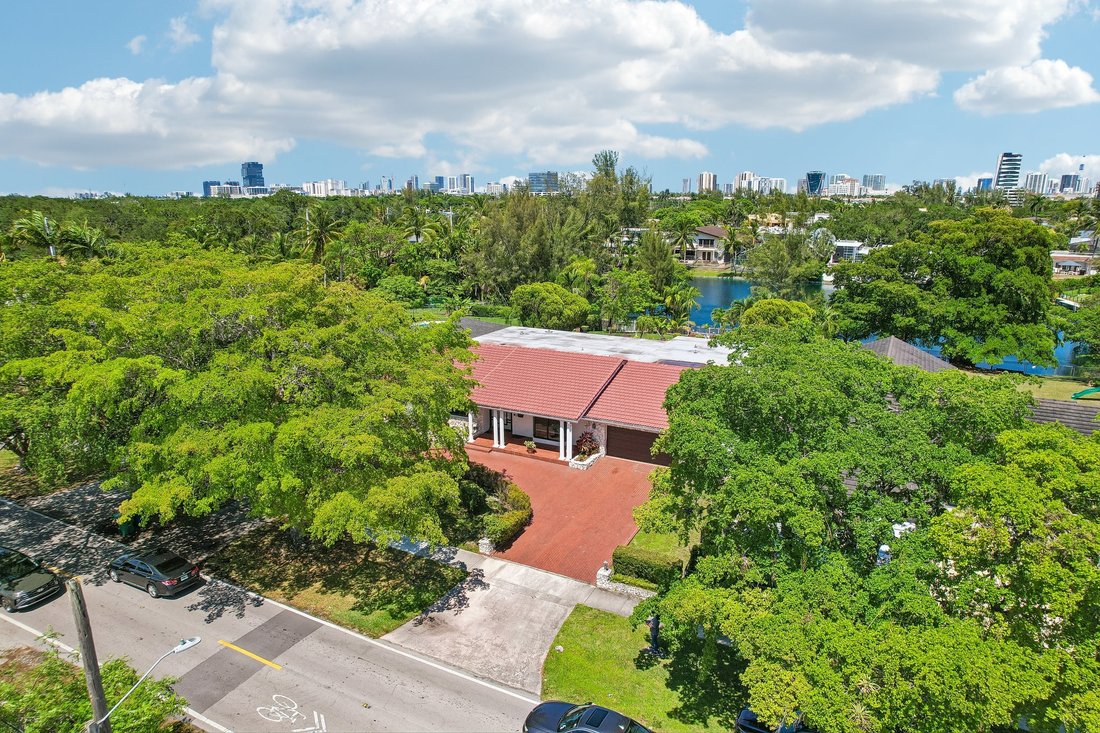House in Aventura, Florida, United States 2 - 18028093