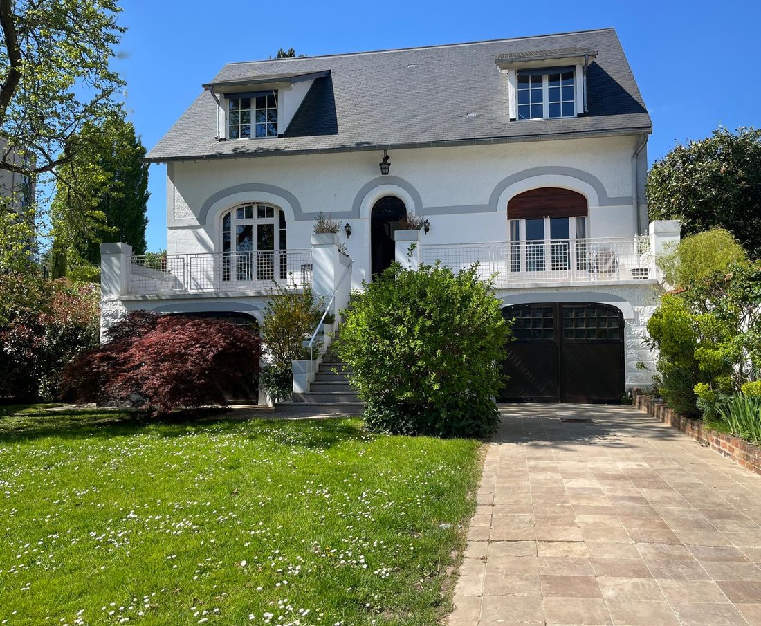 House in Forêt de Fausses Reposes, Ville-d'Avray, France 2 - 18029508