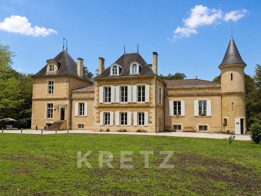 Castle in Sud, Léognan, France 3 - 15330651