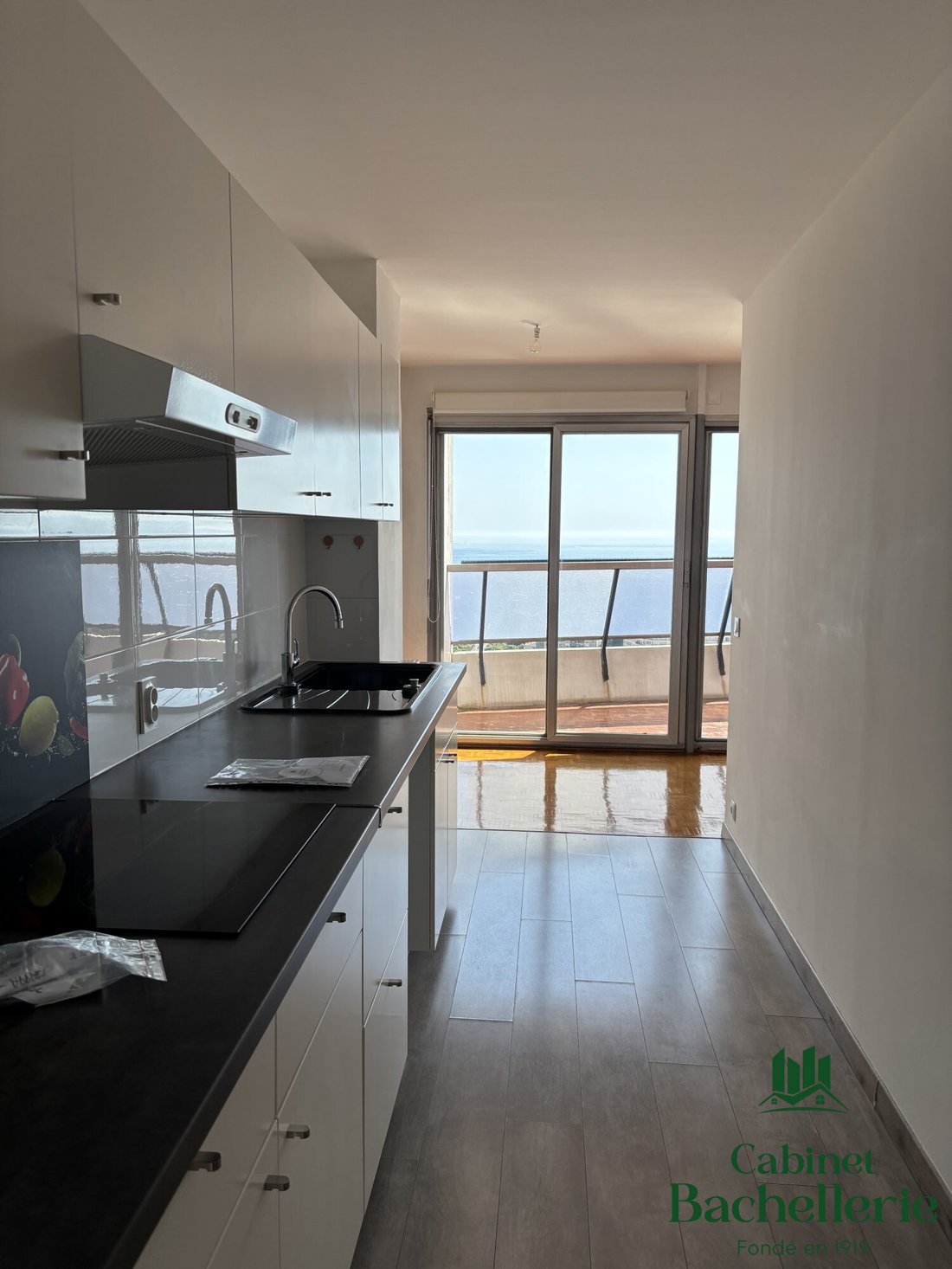 Apartment in Vieille Chapelle, 8e Arrondissement, Marseille 5 - 18032680