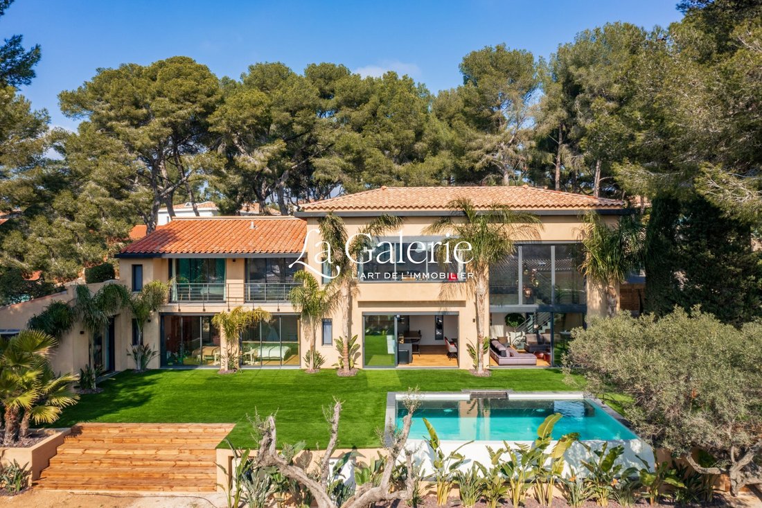 Villa in Sanary-sur-Mer, Provence-Alpes-Côte d'Azur, France 2 - 18032596