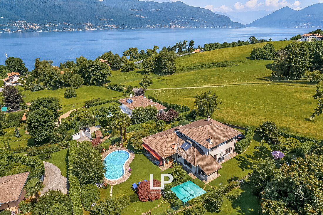 Villa in Porto Valtravaglia, Lombardy, Italy 1 - 18026121