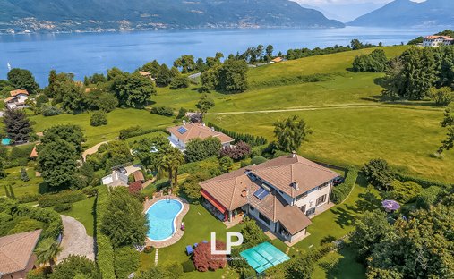 Villa in Porto Valtravaglia, Lombardy, Italy 1