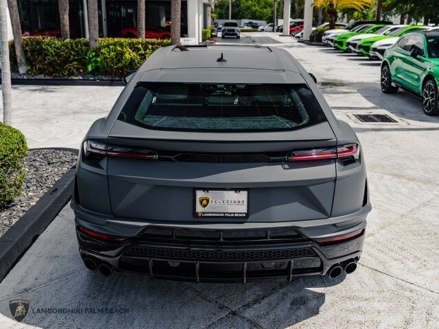 Suv in Palm Beach, FL, United States 4 - 18027390