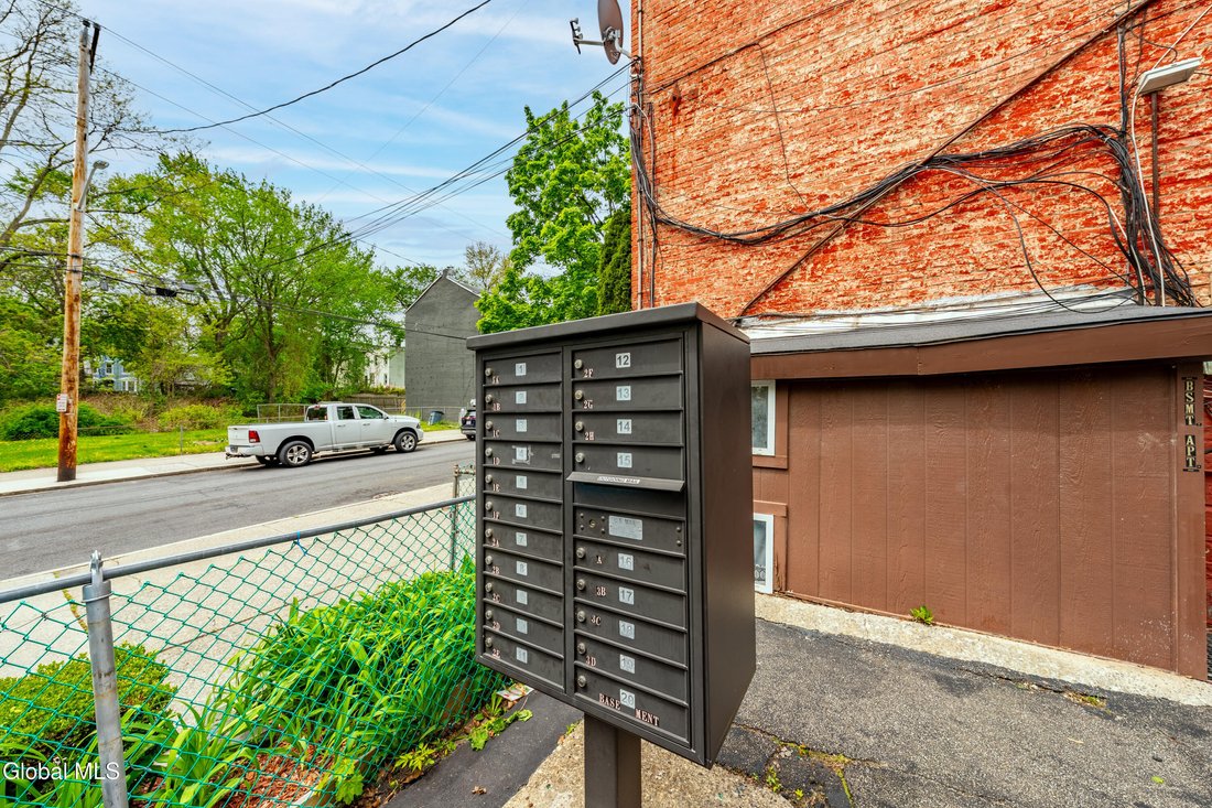 Albany, New York, United States 5 - 18025684