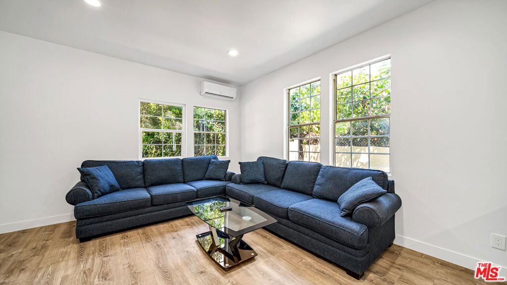Los Angeles, California, United States 4 - 18028694