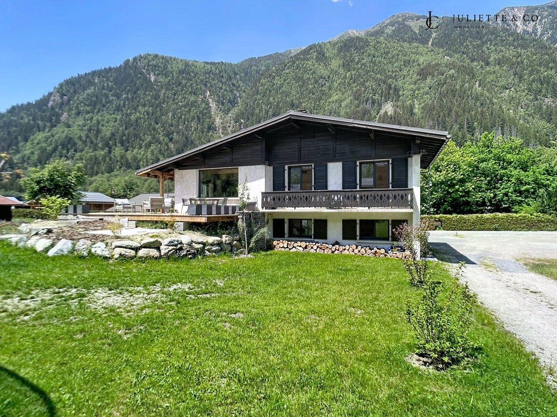 Chalet in Chamonix-Mont-Blanc, Auvergne-Rhône-Alpes, France 1 - 18012293
