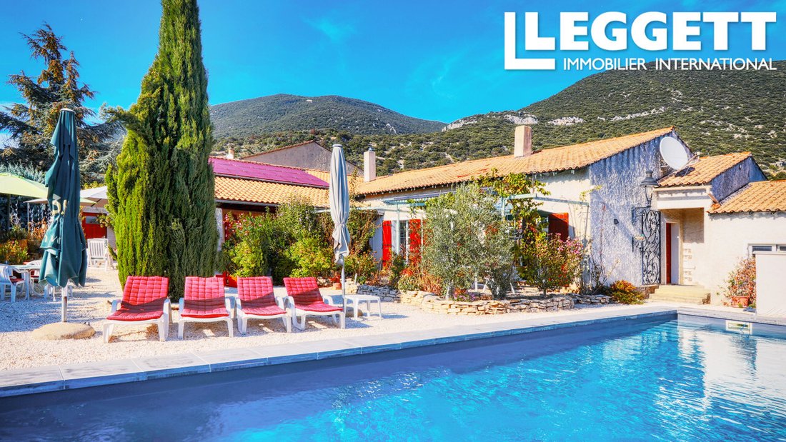 Villa in Rustrel, Provence-Alpes-Côte d'Azur, France 1 - 14331240