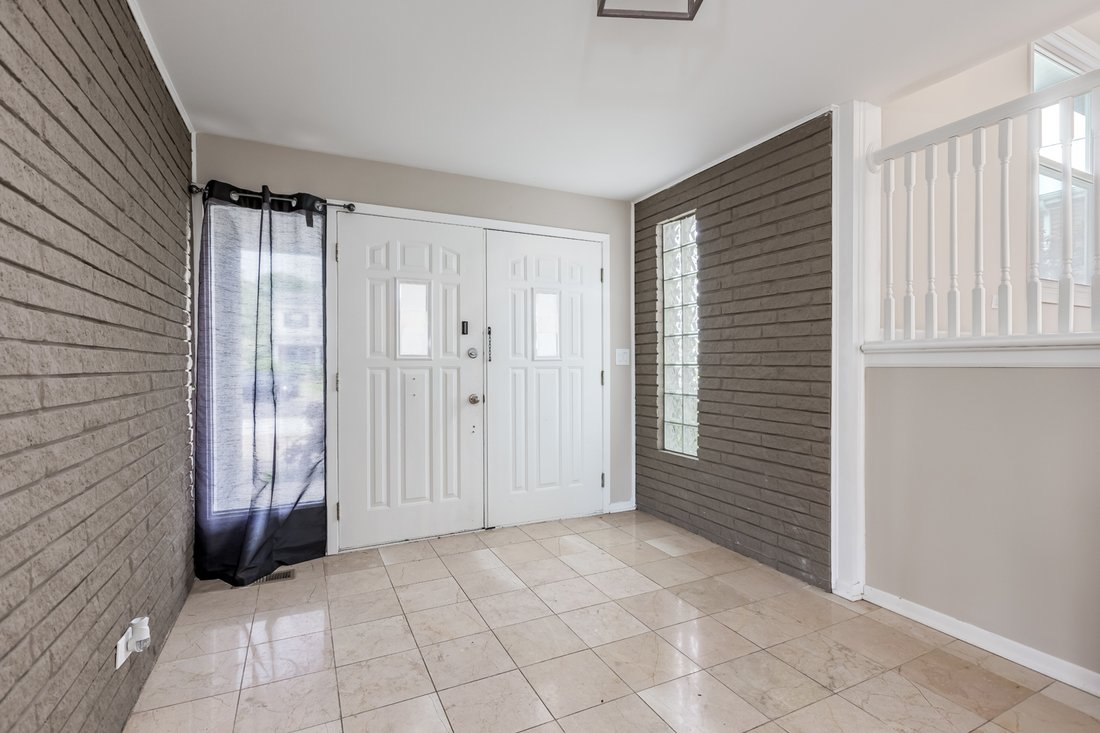 House in Niles, Illinois, United States 2 - 18020317