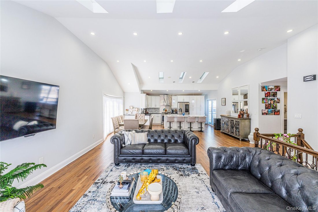 House in New Hyde Park, New York, United States 5 - 18026352