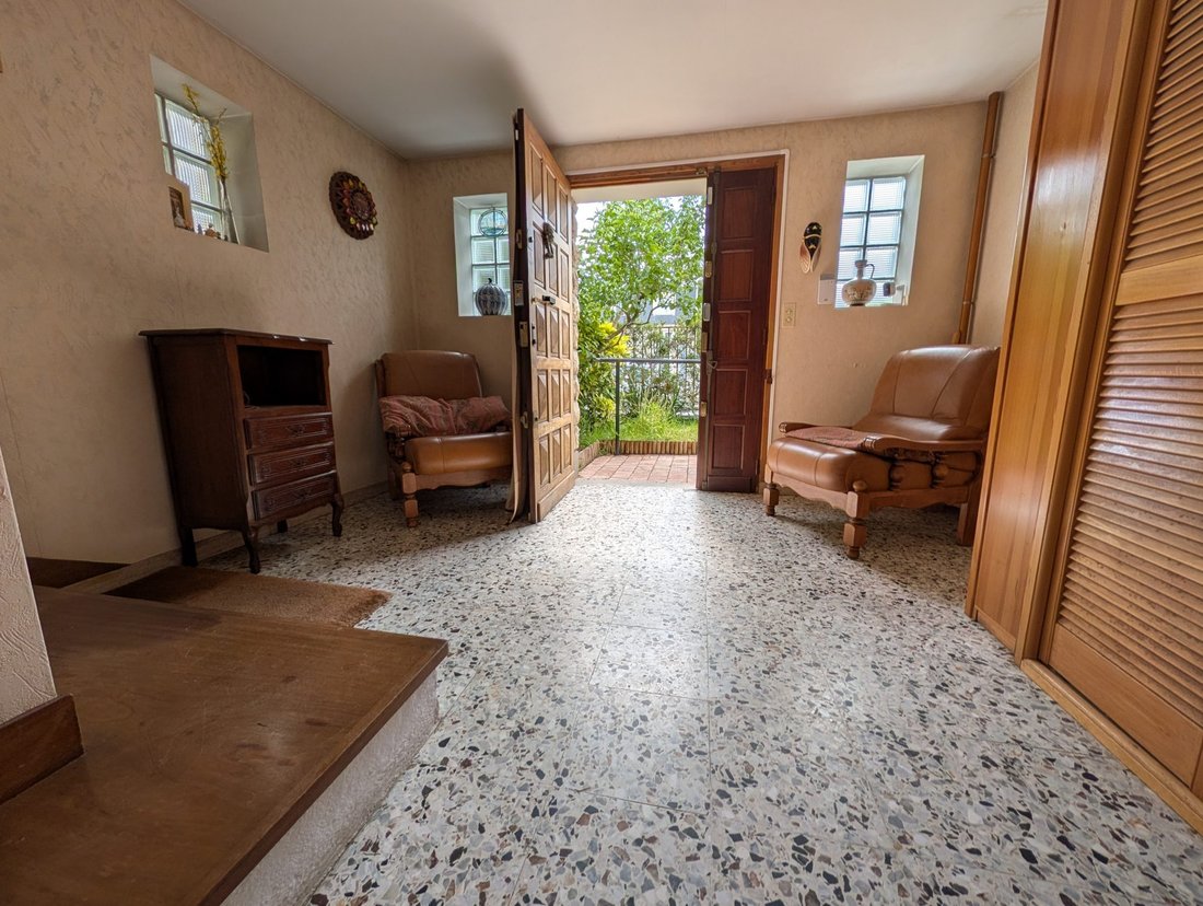 House in Les Clayes-sous-Bois, Ile-de-France, France 2 - 18032687