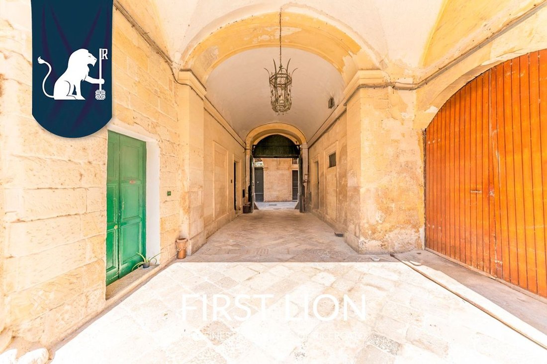 Apartment in Historic Center, Lecce, Apulia 4 - 18032461