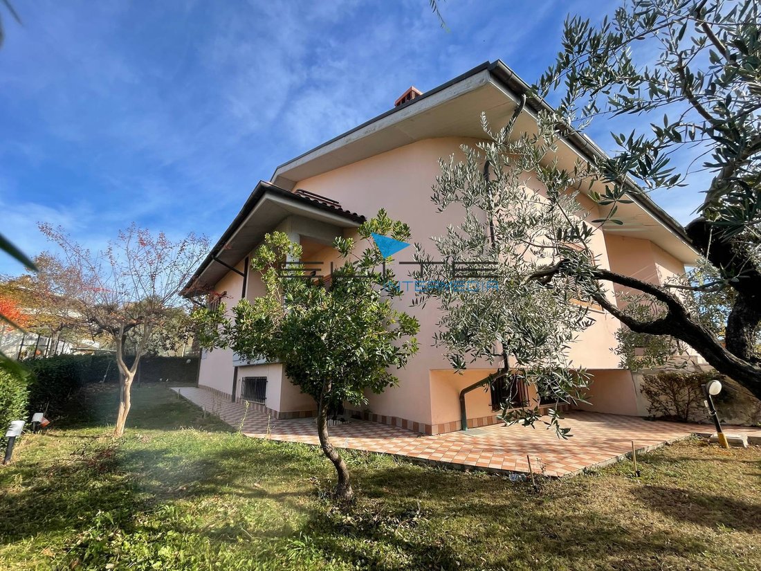 Villa in Castilenti, Abruzzo, Italy 1 - 18032439