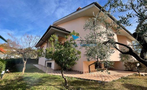 Villa in Castilenti, Abruzzo, Italy 1