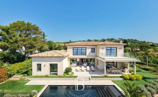 Villa in Ville-Les Saquedes-Le Bouillonnet, Sainte-Maxime, France 1